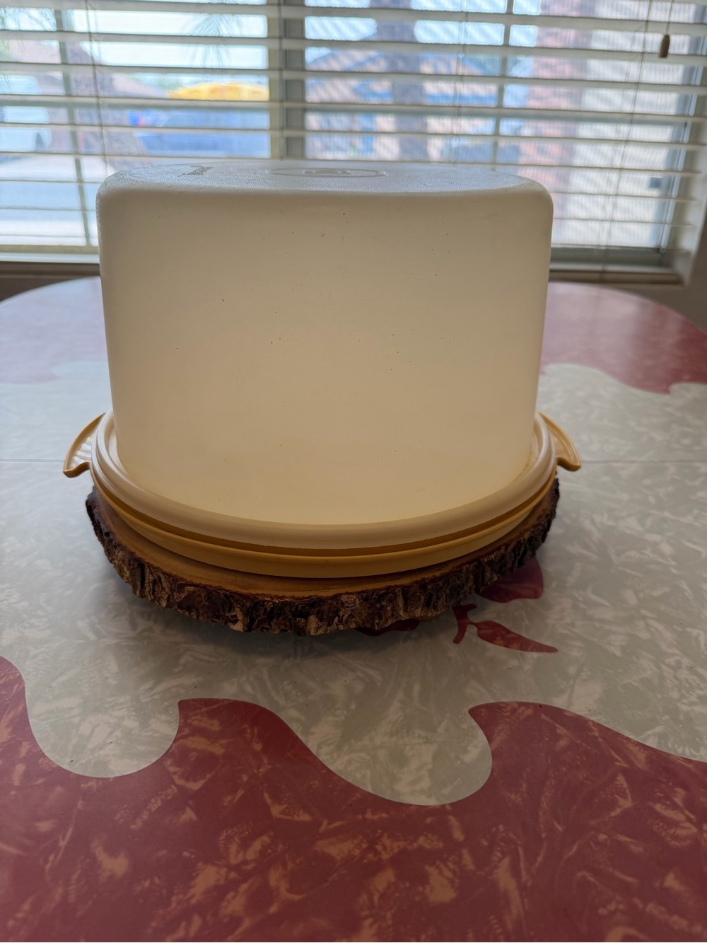 Vintage Tupperware Round Harvest Gold Cake Carrier